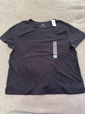 GAP Black Short Sleeve Crewneck Tee